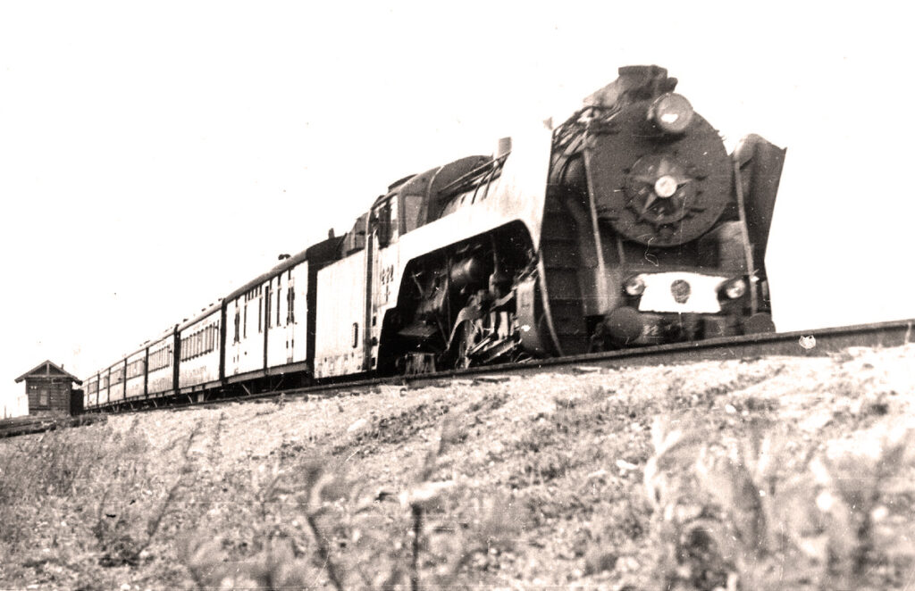 Поезд «Красная Стрела» на станции Сходня в 1939 г.
