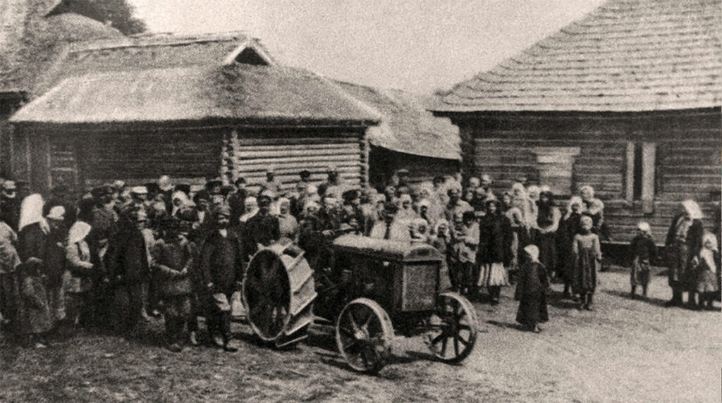 Первые трактора в советской деревне. Начало эпохи колхозов. 1925 г.