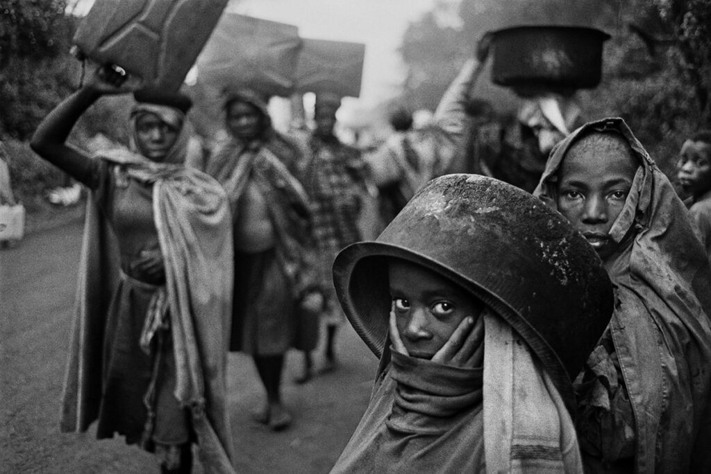 Лагерь беженцев, 1994 г. Фотография Себастьена Сальгадо