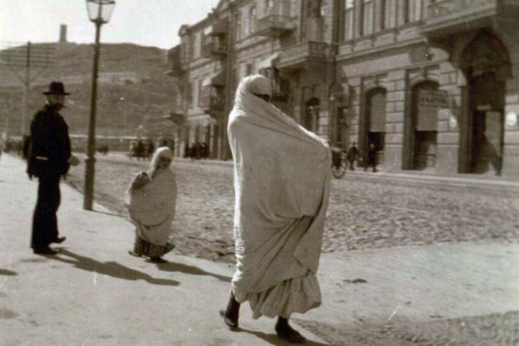 Бакинцы в начале XX века на Александровской набережной