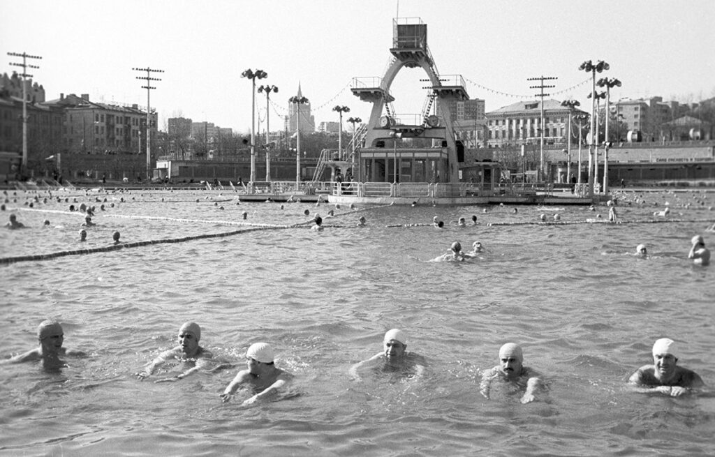 Бассейн «Москва» существовал с 1960 по 1994 в центре Москвы, на берегу Москвы-реки на месте снесенного храма Христа Спасителя
