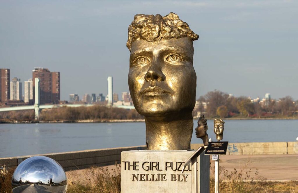 Изображение Нелли Блай является частью композиции «Девушка-головоломка», расположенного в парке Маяк на острове Рузвельта в Нью-Йорке. Работа художницы Аманды Мэтьюз