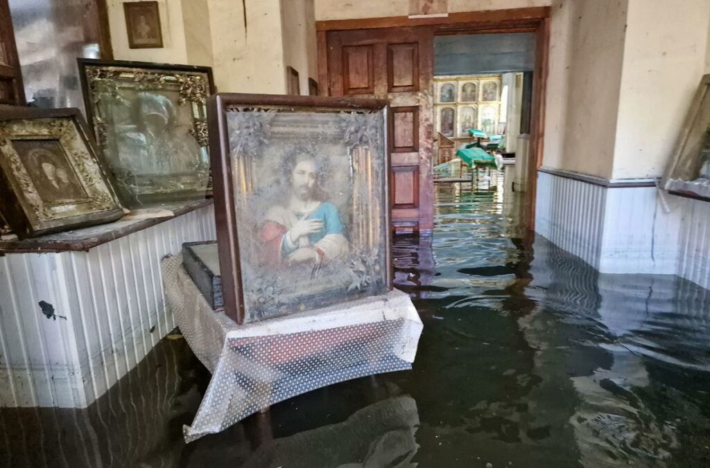 Затопленная церковь 