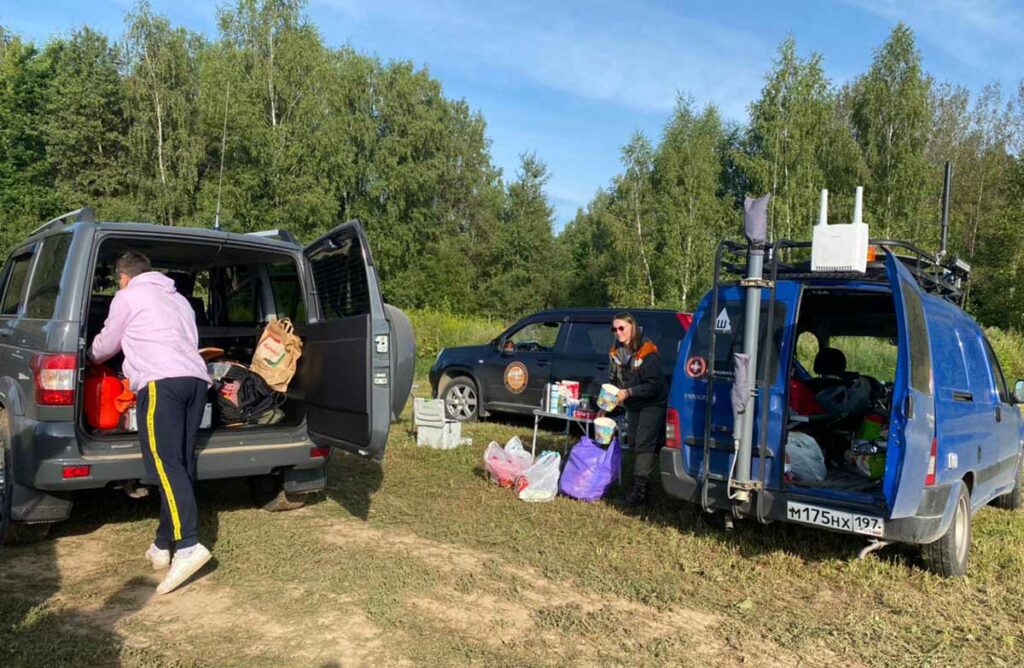 Волонтеры во время поиска