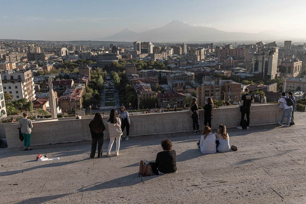Ереван, вид с вершины улицы, центр города