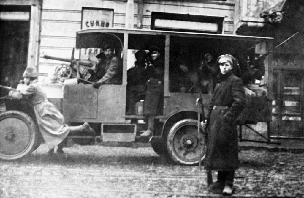 Революционный патруль у Банковского моста, 1917 год