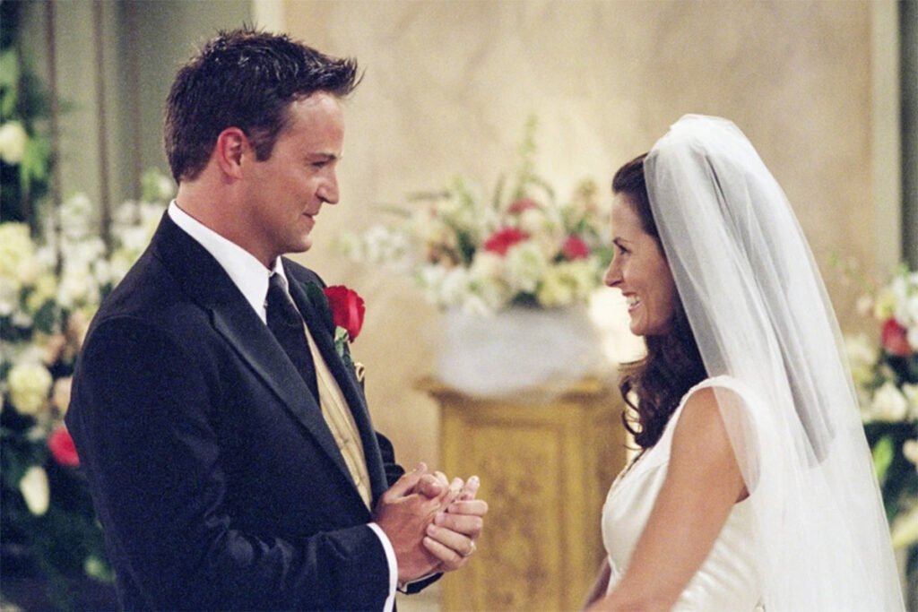 Кадр из эпизода свадьбы Моники и Чендлера, вышедший в эфир в 2001 году. Сериал «Друзья»