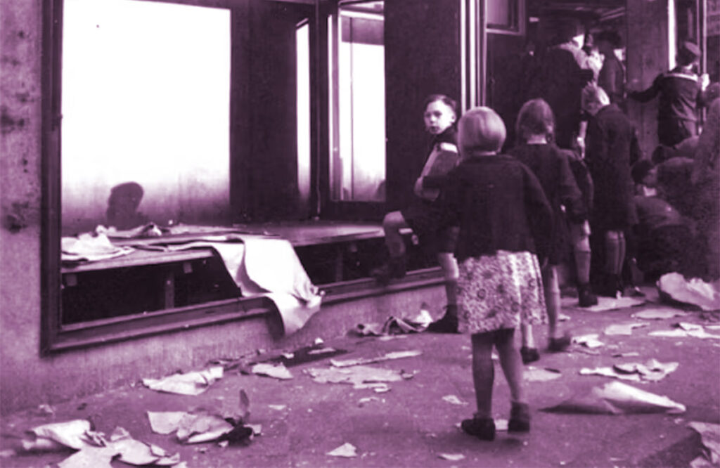 Разграбленный еврейский магазин в Аахене, Германия, на следующий день после Хрустальной ночи, 10 ноября 1938 года