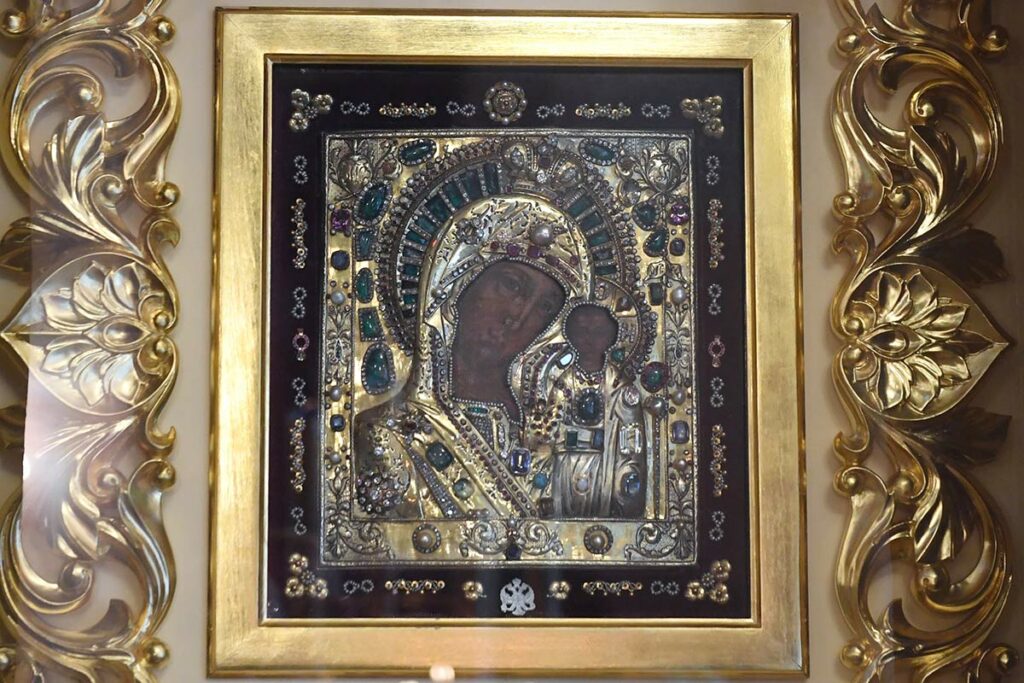 Икона чудотворного образа Пресвятой Богородицы – Казанской Божией Матери в Крестовоздвиженской церкви казанского Богородского мужского монастыря