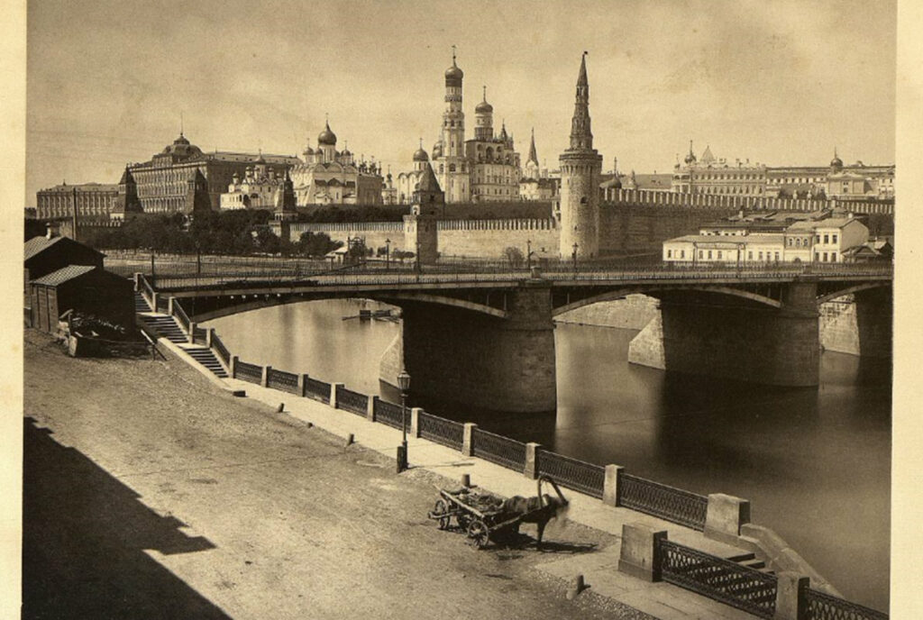 Вид на Кремль с Замоскворецкой набережной, 1883. Фото из Найденовского альбома