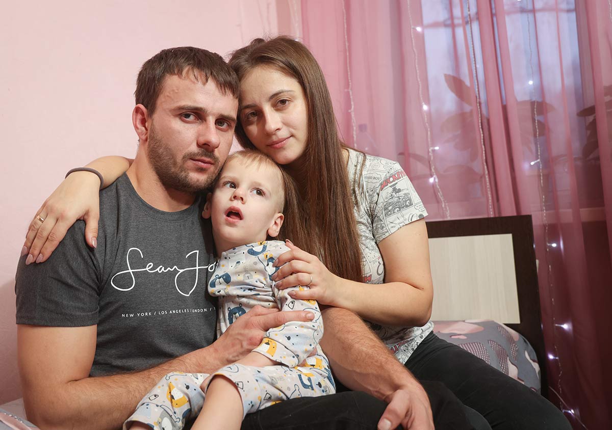 Девушка с ёжиком. Ежик. Милые ежики. Ёжик в тумане прикольные. Еж в тумане.