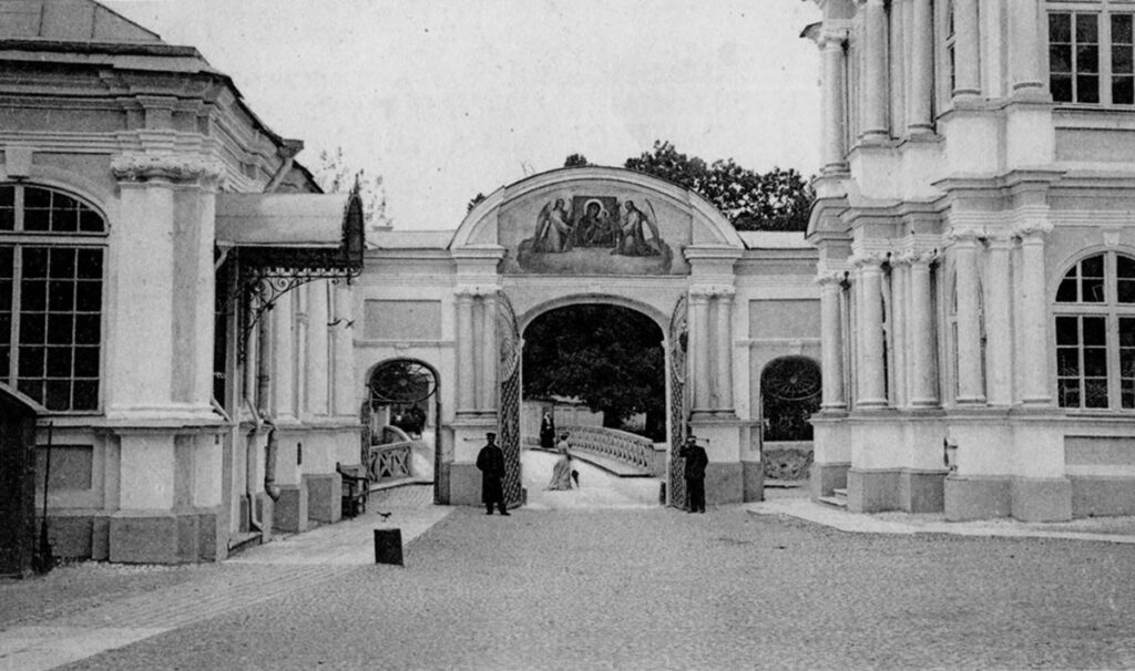Александро-Невская лавра, Благовещенские ворота