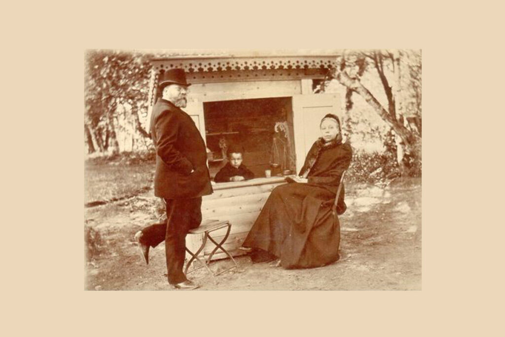 Николай Александрович и Елисавета Евгеньевна Вагановы с сыном Александром (1892 г.)