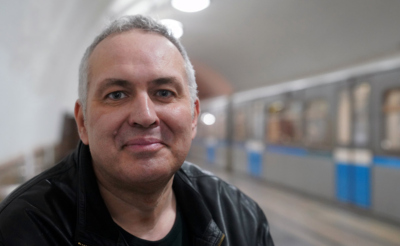 Портрет мужчины в метро