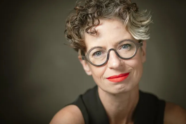 Портрет молодой женщины