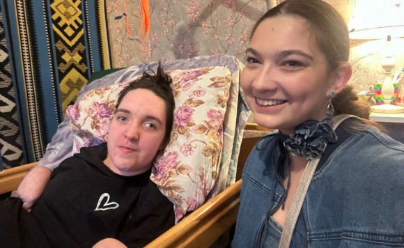 Две девушки