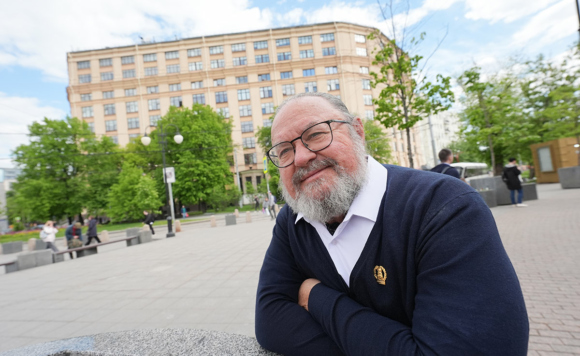 Портрет мужчины на улице в Москве