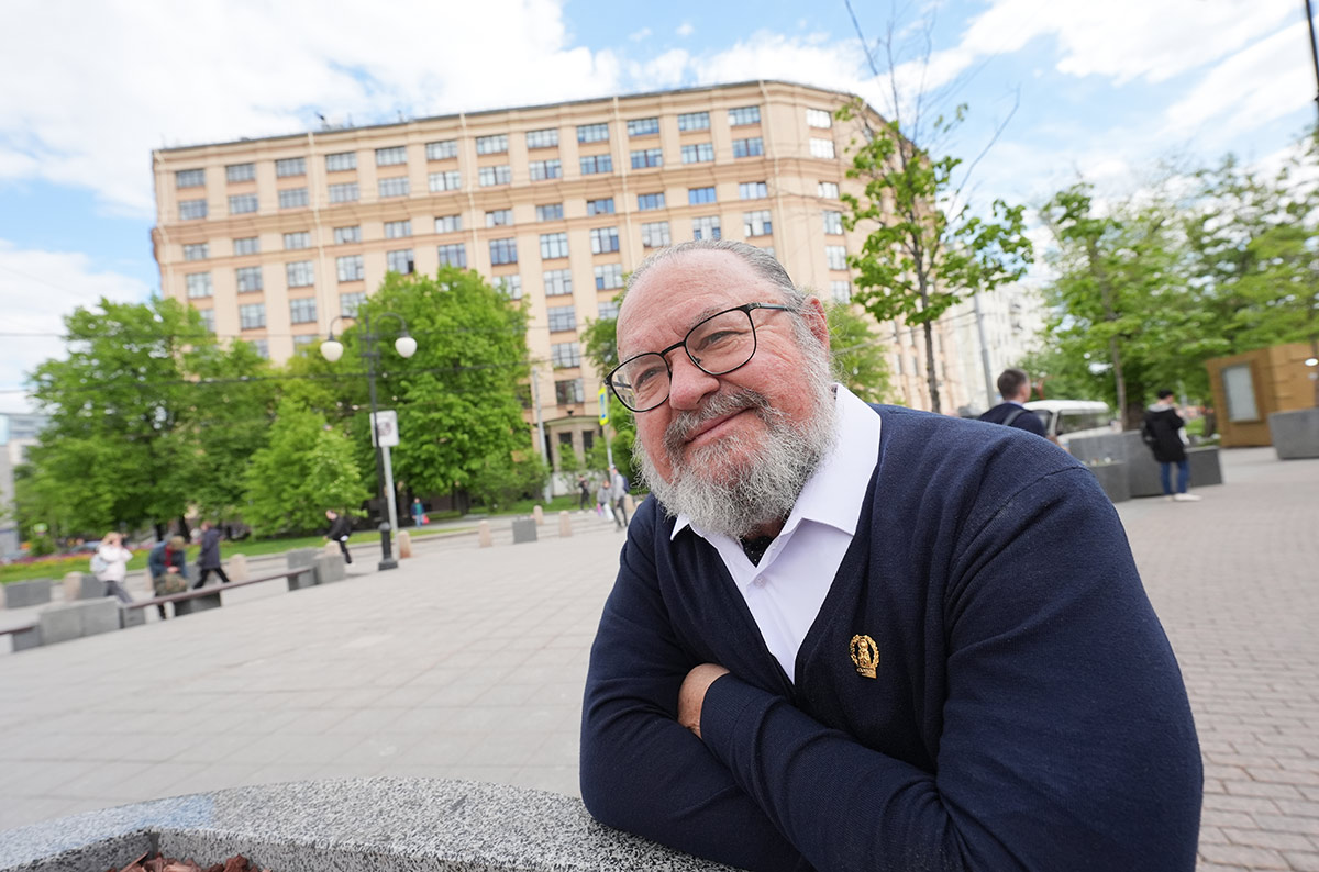 Портрет мужчины на улице в Москве