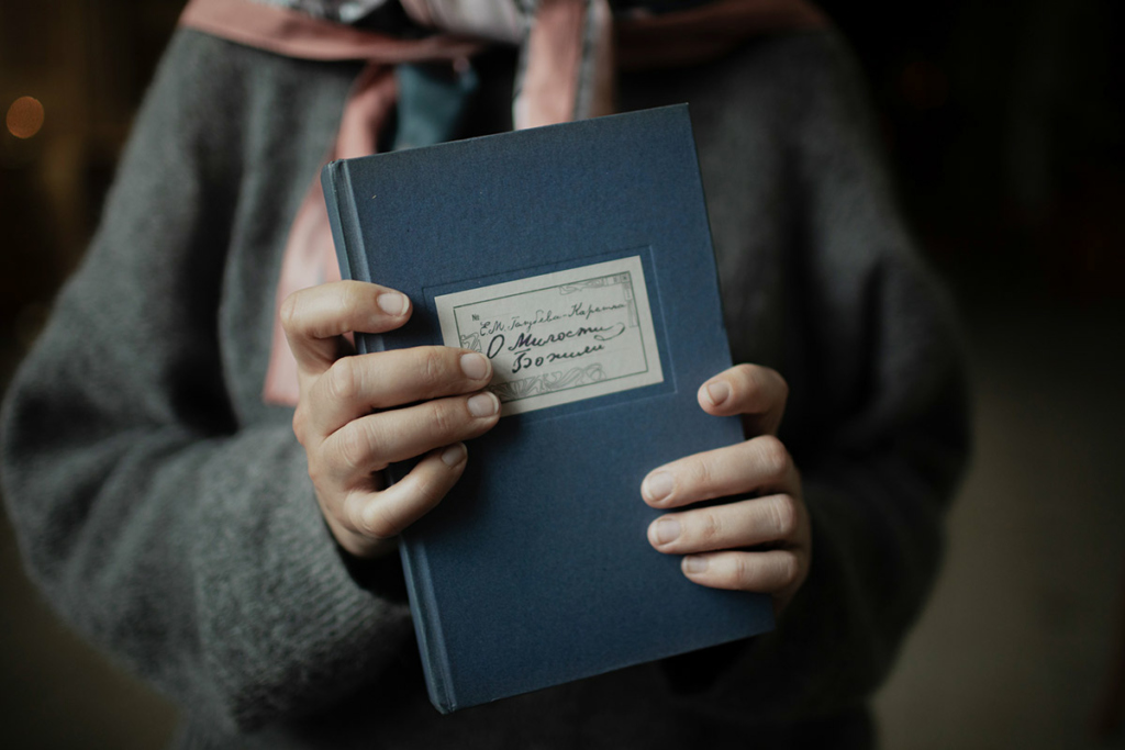 Дневник в руках