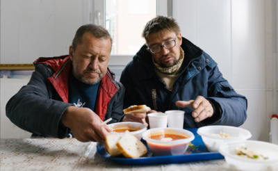 Бездомные в столовой