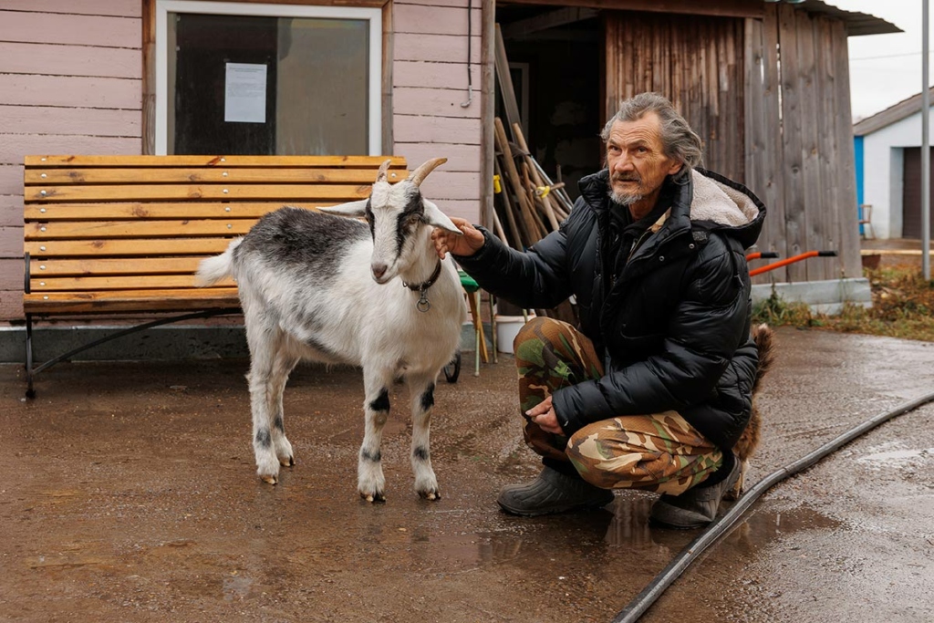 Мужик с козой