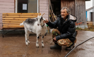 Мужик с козой