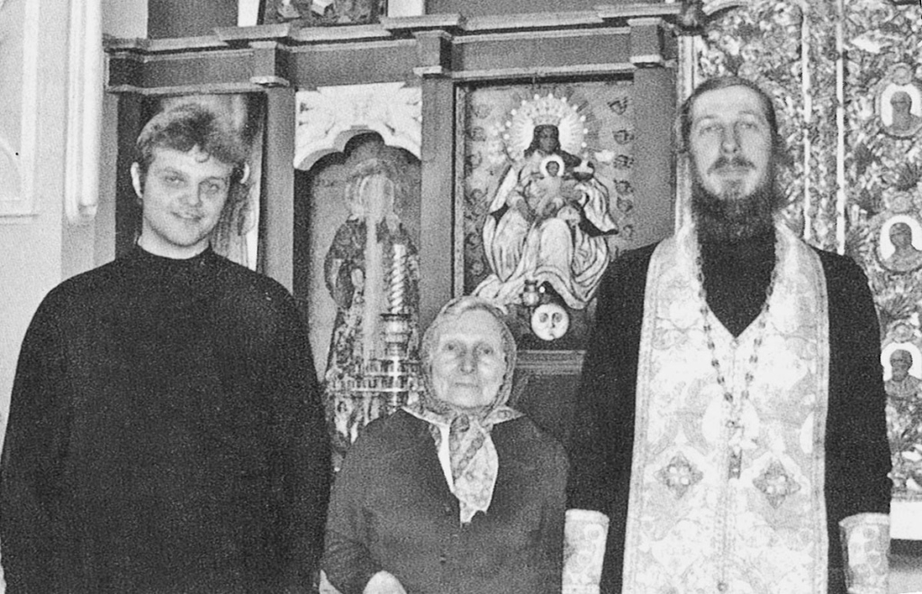 Мария Александровна Полянина в Знаменском храме в Дубровицах с Константином Семеновым и протоиереем Андреем Грицышиным, 2007 год. Фото: из архива протоиерея Андрея Грицышина