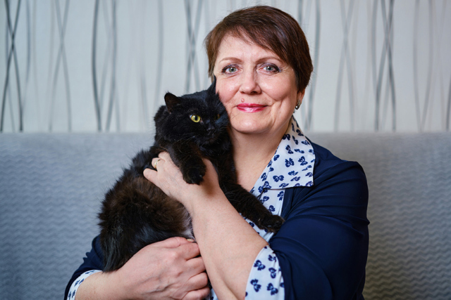 Портрет женщины с кошкой