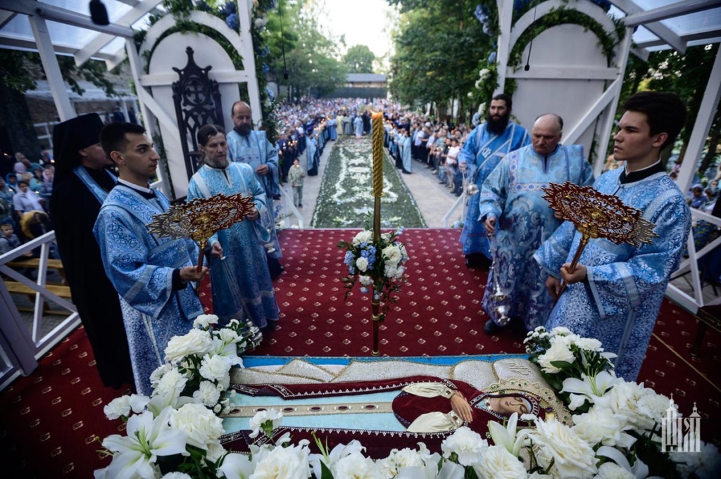 Чин Погребения. Фото: сайт Свято-Успенского Псково-Печерского монастыря
