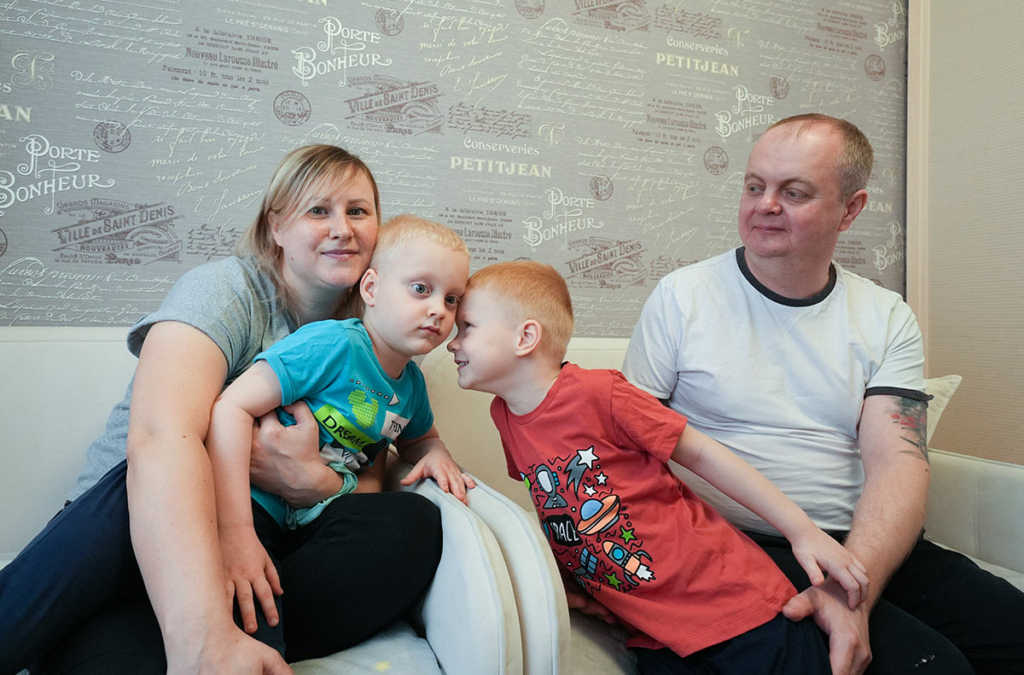 близнецы и родители