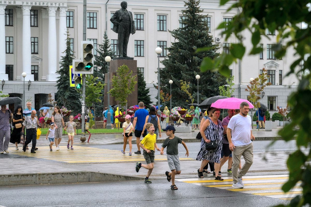 На улице в Пскове