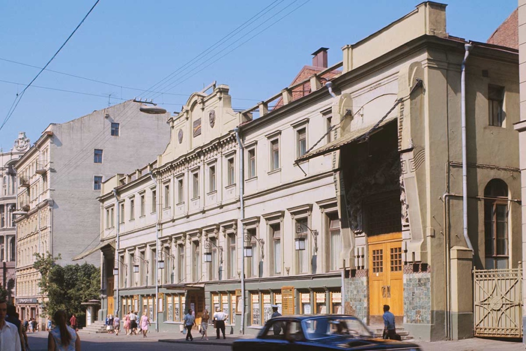 Здание Московского Художественного театра имени А. П. Чехова в Камергерском переулке. Перестроено из частного театра домовладельца Лианозова. Архитектор Федор Шехтель