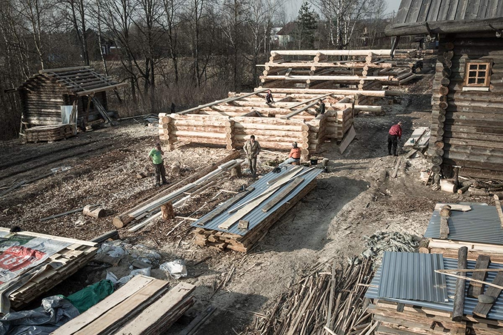 Реконструкция дворы курной избы на средства фонда Президентских грантов, 2020 год