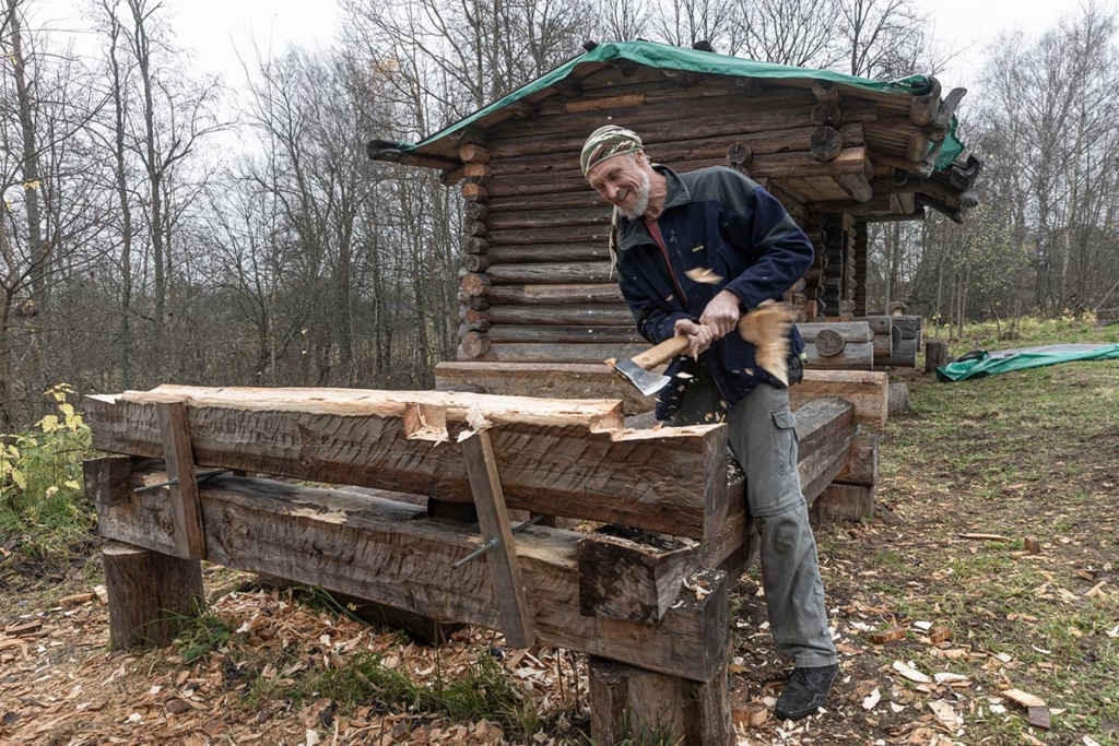 Волонтер Александр Трифонов на субботних работах в «Новом Старом»