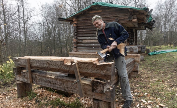 Волонтер Александр Трифонов на субботних работах в «Новом Старом»