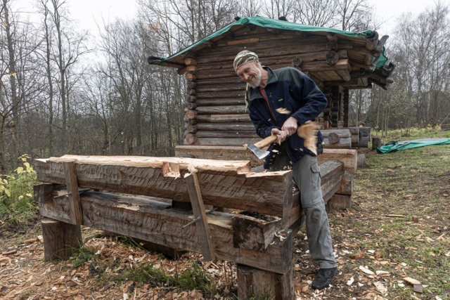 Волонтер Александр Трифонов на субботних работах в «Новом Старом»