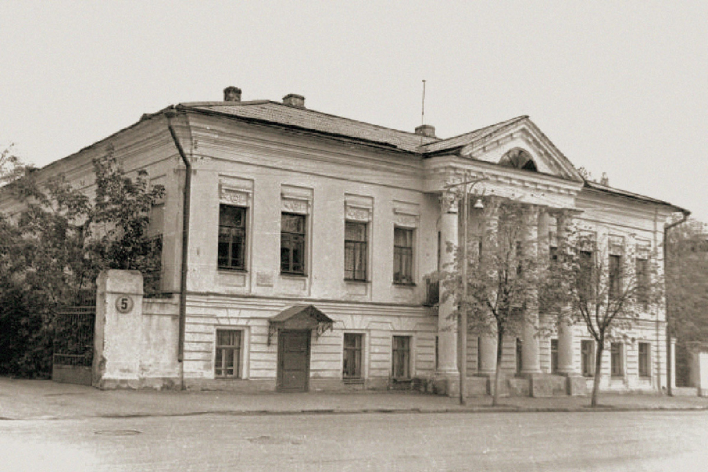 Особняк Анны Ивановны (тети) и ее супруга Павла Петровича Корниловых на Ильинской улице в Костроме (ныне ул. Чайковского, 11)