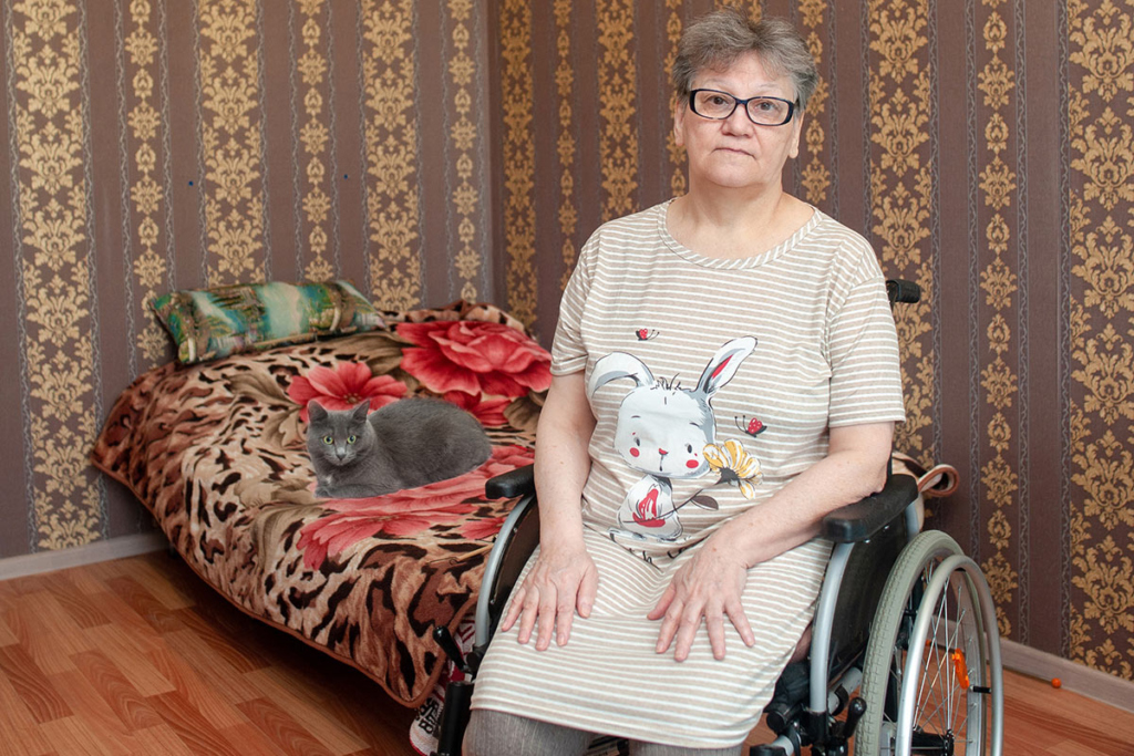 Женщина в инвалидной коляске