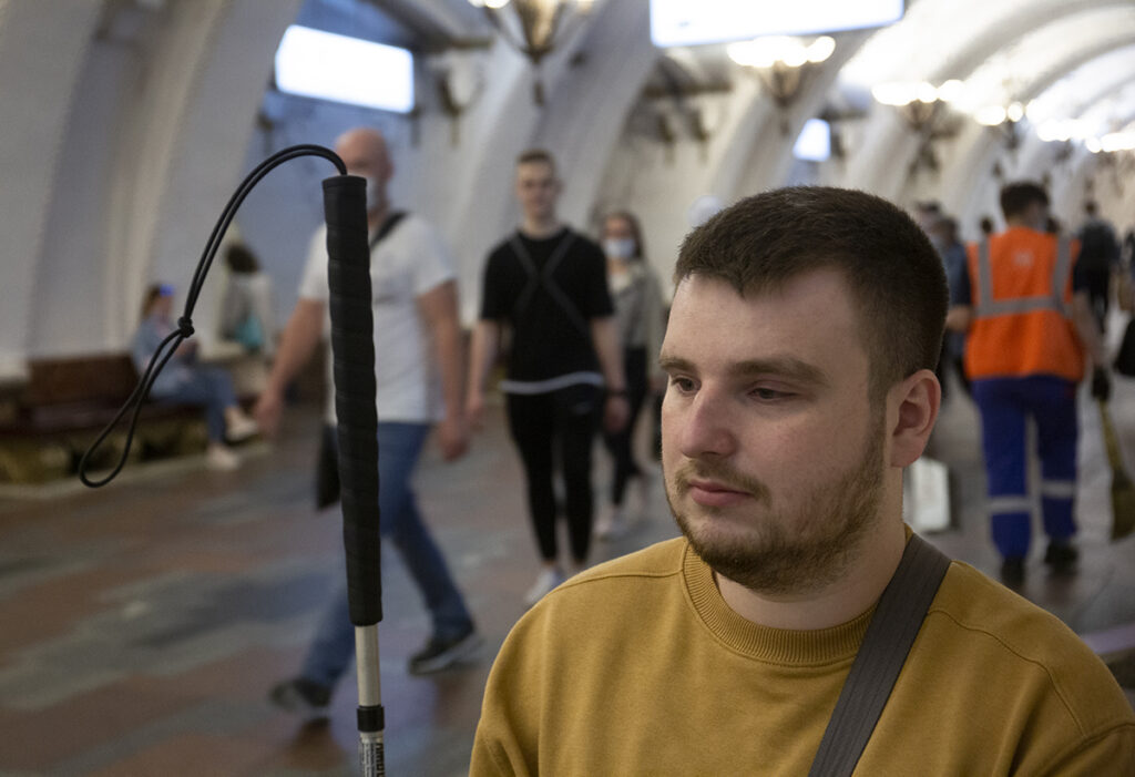 Александр Яшинв в метро