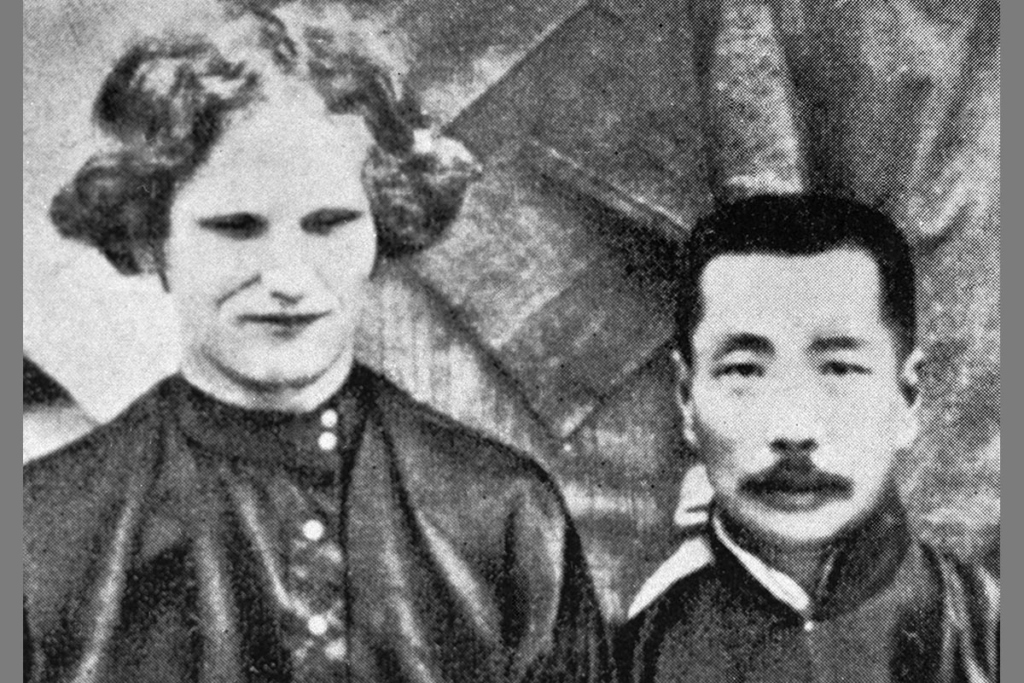 Василий Ерошенко и Лу Синь (1881-1936), китайский писатель, оказавший большое влияние на развитие литературы и общественно-политической мысли Китая первой половины XX века. Считается основоположником современной китайской литературы