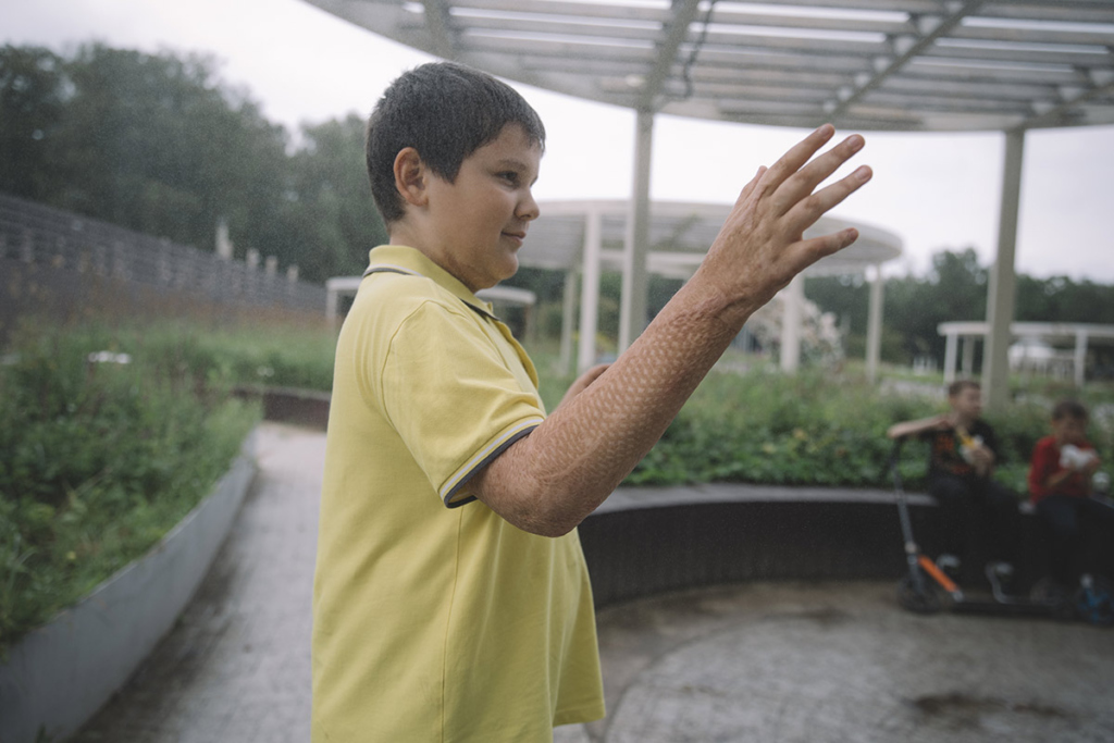 Мальчик в профиль 