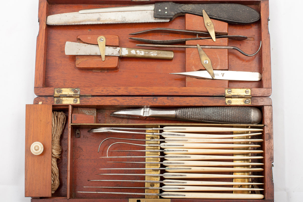 Набор хирургических инструментов, XIX век. Фото: музей истории медицины Российского университета медицины