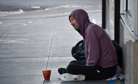 Бездомный на улице