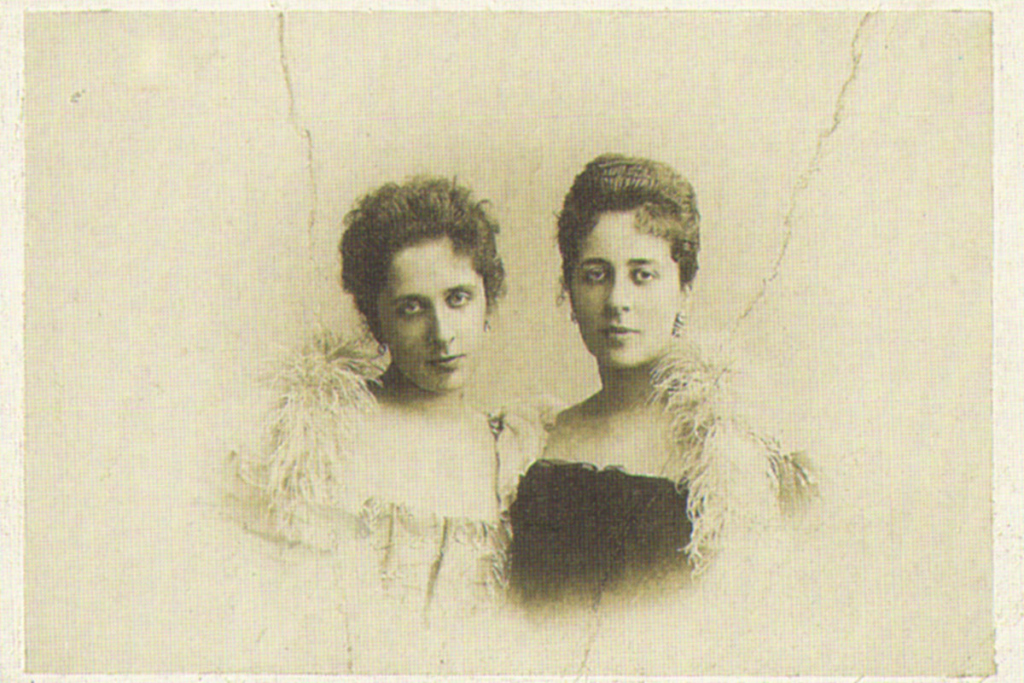 Сестры Мамонтовы: Елена (в замужестве Вострякова) и Маргарита