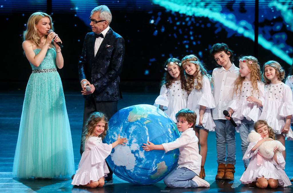 Юрий Николаев на концерте «Взрослые и дети», посвященном 30-летию детской театра-студии «Непоседы»