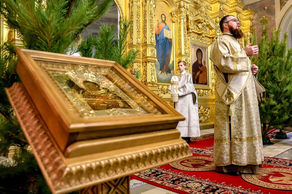 Во время Рождественского праздничного богослужения в Христорождественском соборе Рязанского кремля