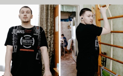 Юноша занимается в квартире ходьбой