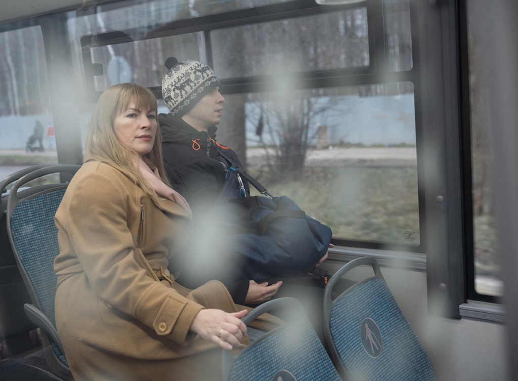 Мама с сыном в транспорте