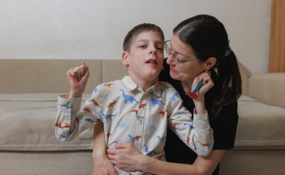 Мальчик с ДЦП с мамой