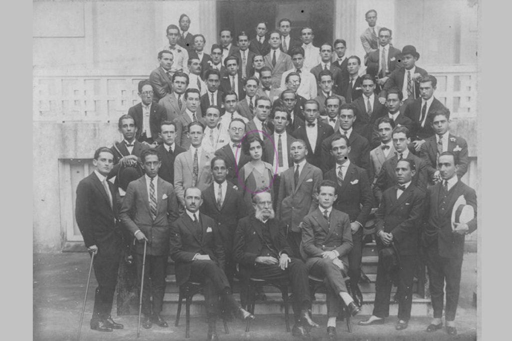 Низи – единственная женщина среди 157 мужчин на медицинском факультете в Баии